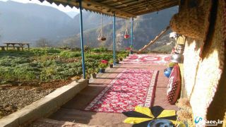 اقامتگاه بوم گردی میلاش-رودسر استان گیلان- نمای زیبایی از تراس بخش سنتی اقامتگاه